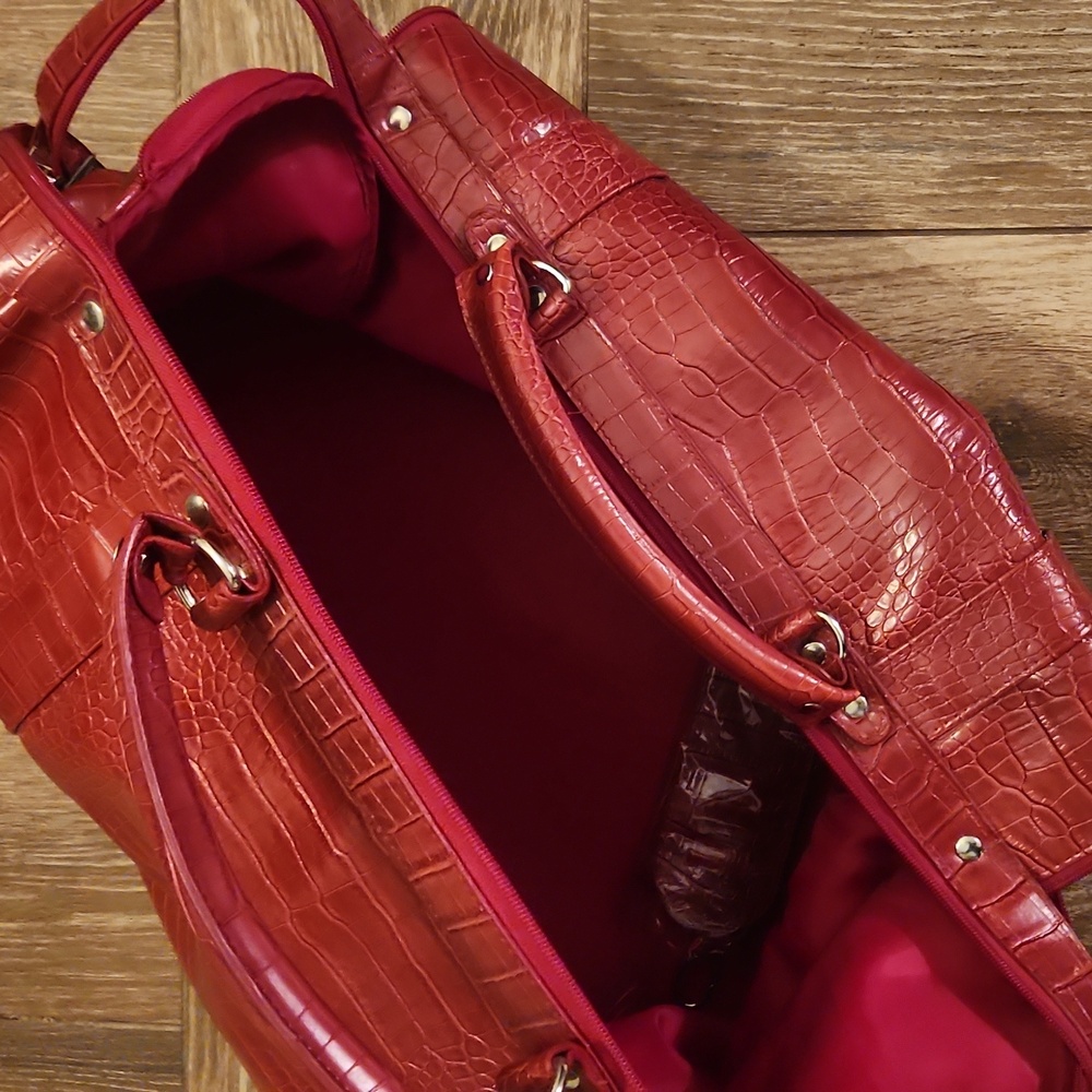 Red Weekender carry on bag - Picture 8 of 8